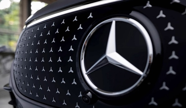Mercedes และ Stellantis หยุดโรงงานแบตเตอรี่ใน EU และอาจจะหันมาคบกับเซลล์ LFP